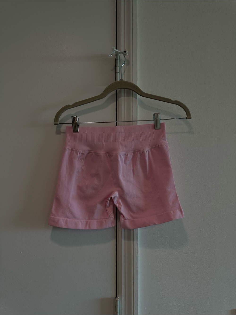 Seamless Scrunch Butt High Waisted Workout Shorts Size Medium Light Pink